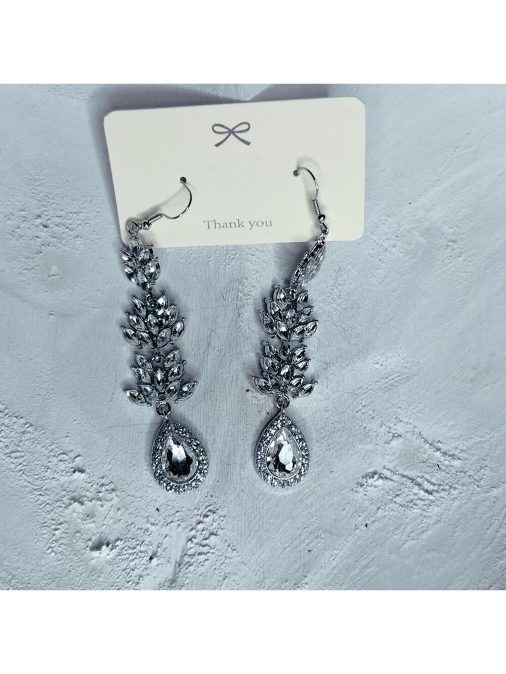 7629u. Bling Glass Earrings Silvertone